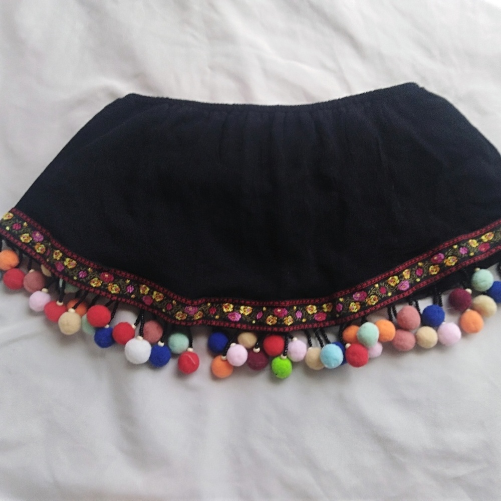 Black pom pom bando